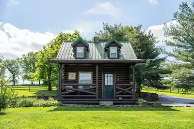 Image de Cozy cabin in Amish country with hot tub and jacuzzi