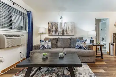 Image de 109. Near Wesley | Parking | 4k Tv | Full Kitchen