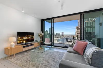 Image de Chic 1-Bed with Harbour Views & Pool by Tram Line