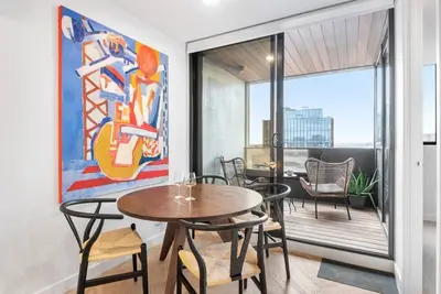 Image de Artistic Urban Getaway just off Smith Street!