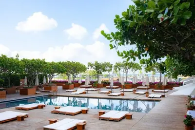 Image de Beachside Beauty in the Heart of Honolulu! Outdoor Swimming Pools, City View!