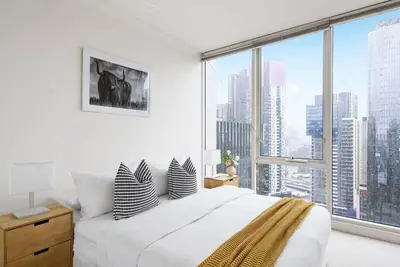 Image de Comfy & Stylish 2br Apt Next to Crown, City Views
