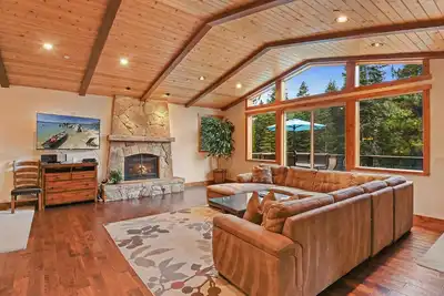 Image de Near Northstar! Luxury Dog-friendly Home w Hot Tub