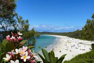 Image de Walters Holiday Flats @ Hyams Beach (Flat 2) - Book 7 nights pay for only 6*