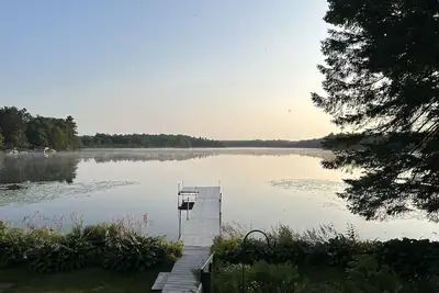 Image de 3 Bedroom house on peaceful clear water lake