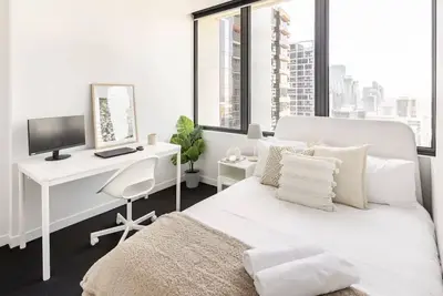 Image de Spacious 2 bedroom apartment in the middle of town!