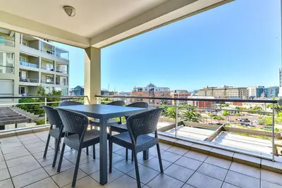 Image de Appartement de luxe à trois chambres - entièrement meublé et équipé