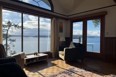 Image de Home by the sea. North Galiano Island.
