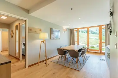 Image de 5ème étage, vue pistes de ski, remise en forme, piscine, sauna, hammam, balcon, parking, télévision