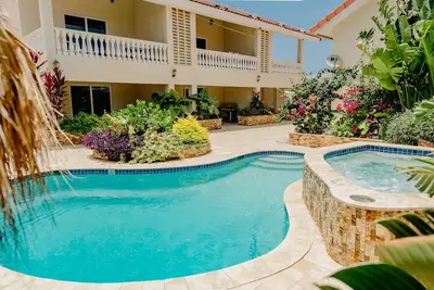 Appartement neuf de 2 chambres à 2 km de la plage Eagle