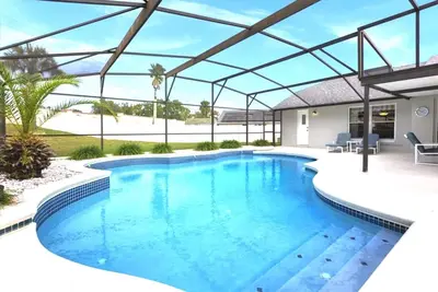 Image de Maison Exécutive 3 Chambres avec Piscine et Salle de Jeux