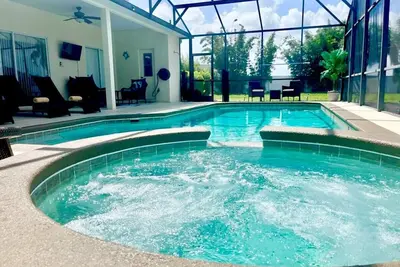 Image de Maison Exécutive 4 Chambres avec Piscine Privée et Spa