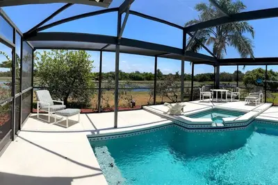 Image de Maison exécutive de 5 chambres avec piscine privée et spa