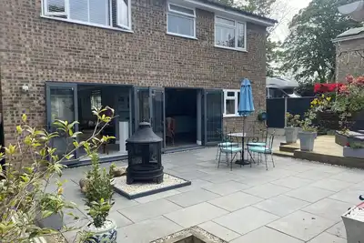 Image de Spacious, modern family home. Open and airy in summer, cosy log fire in winter.
