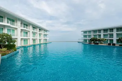 Image de Appartement d'une chambre avec vue sur la mer, en front de mer et piscine, situé à Cha-am Hua Hin