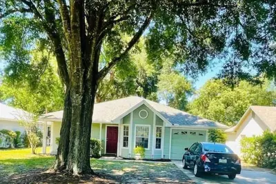 Image de Maison de style Louisiane dans le charmant mont Dora