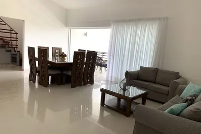 Image de Spacious apartment w/private rooftop and private cool water jacuzzi