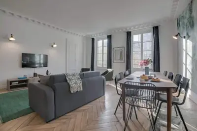 Image de 4 bedroom apartment in Opera dist