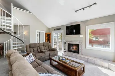 Image de Como Lakeview Loft | Massive Wraparound Deck w/Filtered Lake Views| Firepit | Hot Tub