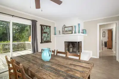 Image de Beautiful 5 Bedroom Home-Cardinal Seas