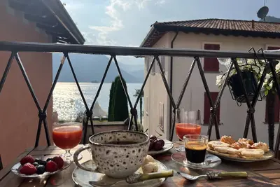 Image de Gemma Lodge: Home, Style, Calm. Lake life.