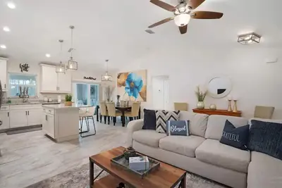 Image de Spacious Home near Warm Mineral Springs, Beaches and Fun Outdoor Activities