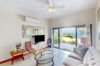 Image de Ground-floor ocean-view condo with dock, pool, full kitchen, & Ac