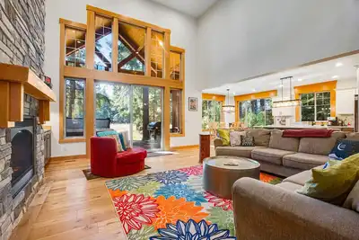 Image de Dog-friendly lodge with hot tub, beautiful setting, Ping-Pong & air hockey