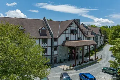 Image de 4 Seasons Beech 1br Condo