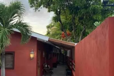Image de Charmingly Authentic Curaçao D centrally located\n