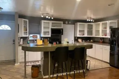 Image de Cozy 3bd. 2bth home, Panoramic views, near Unr, Dt, Frwy & Reno Airport.