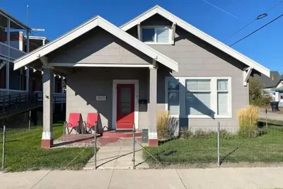 Image de Milwaukee Road House (New) Historic Deer Lodge\n