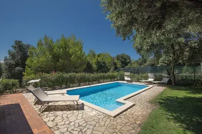Villa avec piscine privée chauffée, Bbq, fléchettes