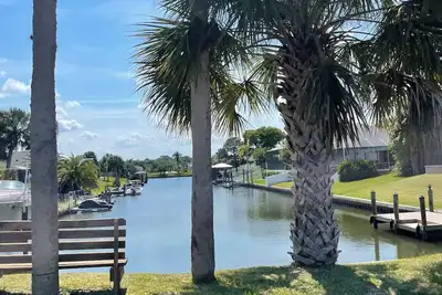Image de Scenic Coastal Getaway! Serene Saltwater Canals!