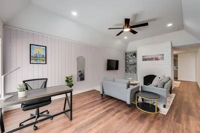 Image de Fully Renovated House - Covered Parking - Fast Wi-Fi - Modern Tech