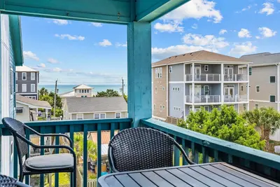 Image de Top Floor 2 Bdrm/2 Bath Condo at Ocean Harbor! - Linens Included!