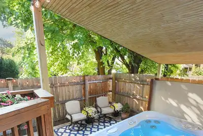 Image de Expansive & Elegant Home Near Northshore/Downtown!