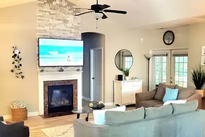 Image de 1 King suite 2 queen's bedroom lfamily home great location!
