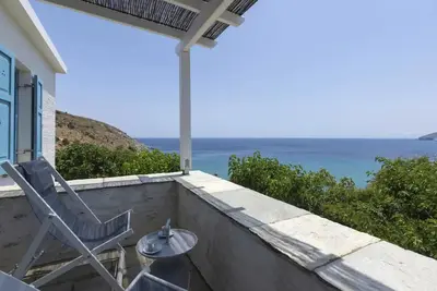 Image de Elegant Andros Beach House | Villa Stenies Aspro | 2 bedrooms | Stunning SeaViews | Piso Gyalia Beach