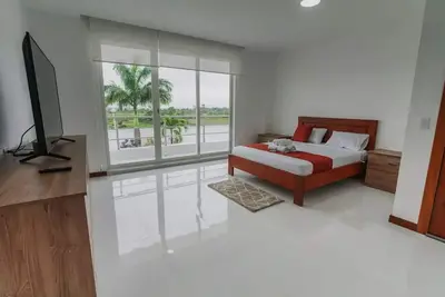 Image de Balcony Room w\/ outdoor pool and shared kitchen\n