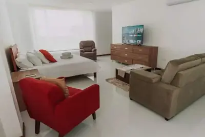 Image de Suite w\/ Kitchenette and Living Room\n