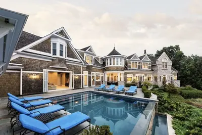 Image de Luxury home with infinity pool overlooking Lake Michigan, outside turf play area