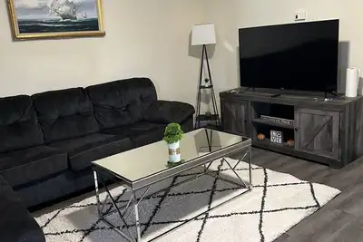 Image de Nice Apartment Downtown Utica\nSecond floor located close night club Varick st