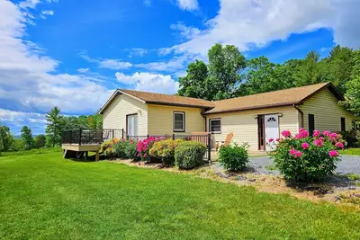 Image de Quiet, off the grid getaway with access to hiking, fishing and wineries nearby!