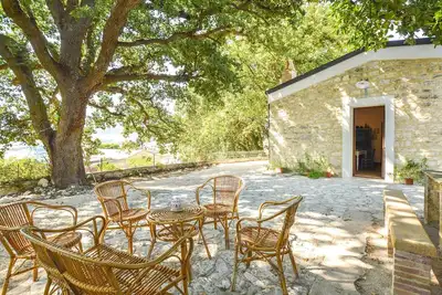 Image de Belle maison à Giuliana avec WiFi