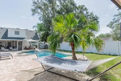 Image de Coastal Comfort Villa- Sleeps 8 + 4 Br + Pool