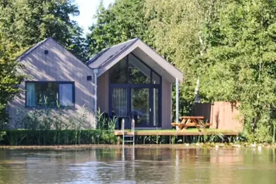 Image de Belle maison Ă Oosterwolde avec WiFi
