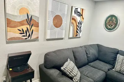 Image de Relaxing getaway only 5 minutes from UofA! Fully remodeled family friendly home.