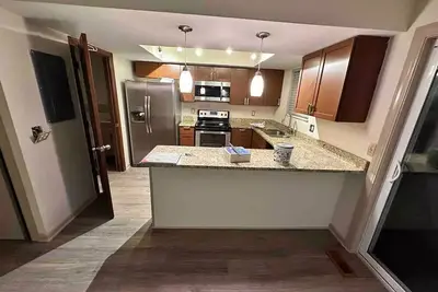Image de Enjoy Entire Townhome in the Heart of Suburbs