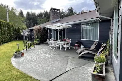 Image de Storey's Beach House. \n\n
